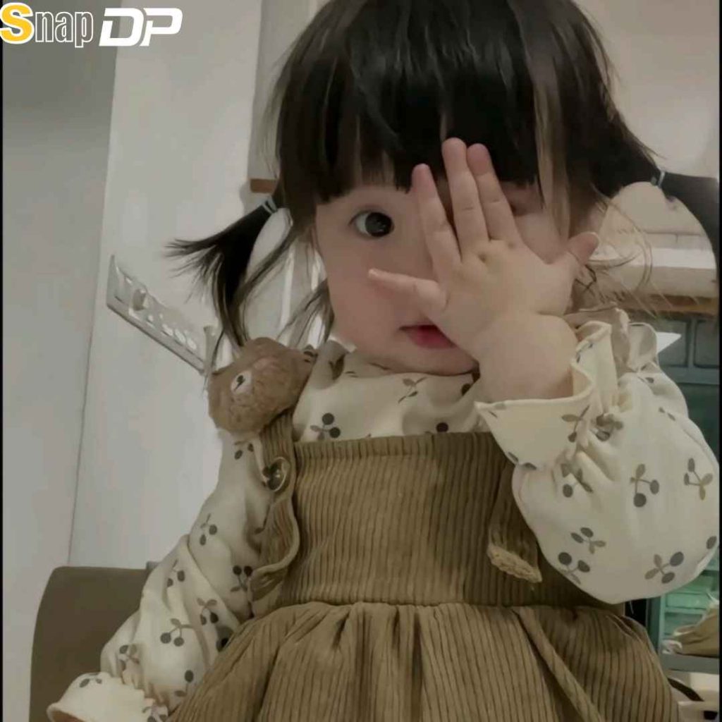 Cute girl Pic