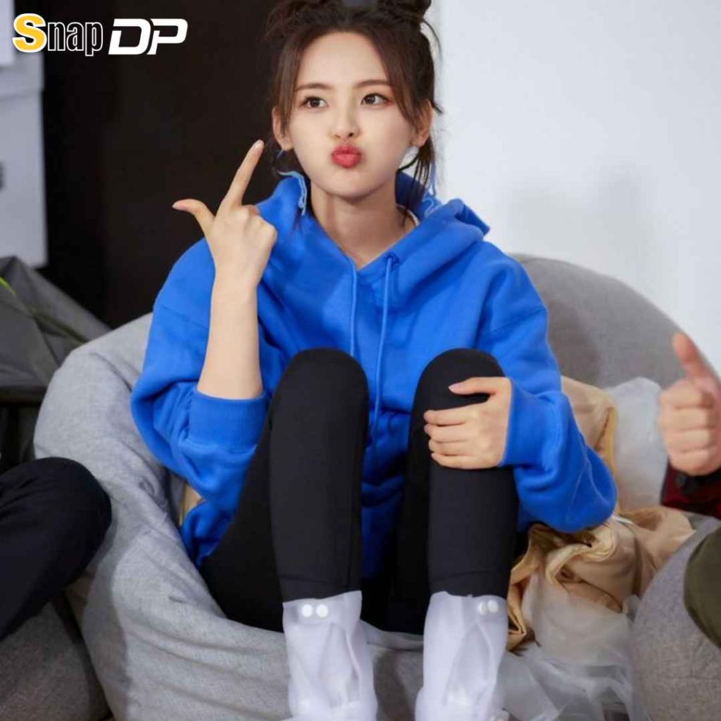 Cute girl Pic