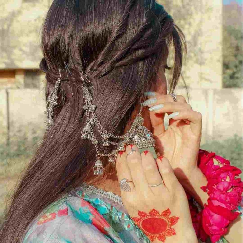 Cute Faceless Girl DP