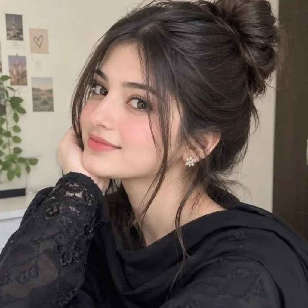 unique DP for WhatsApp Girl
