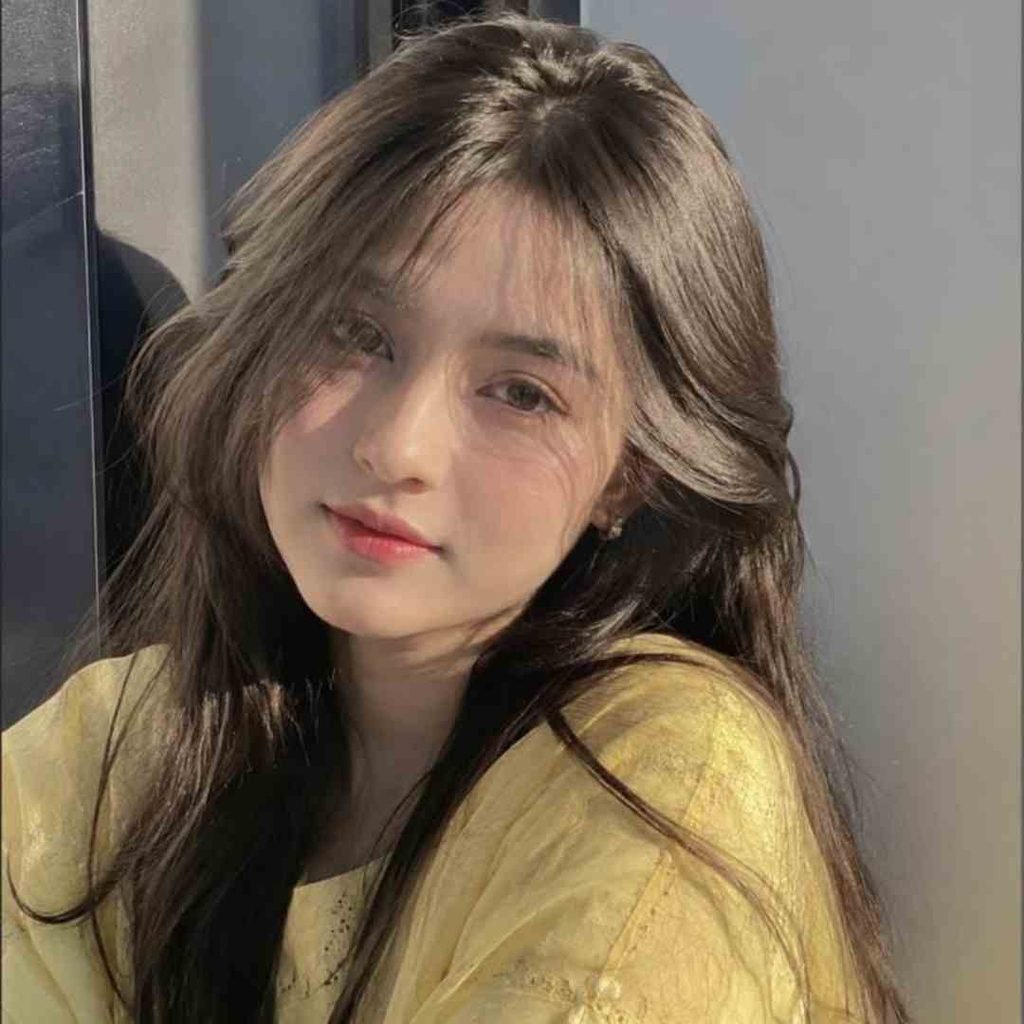 unique DP for WhatsApp Girl