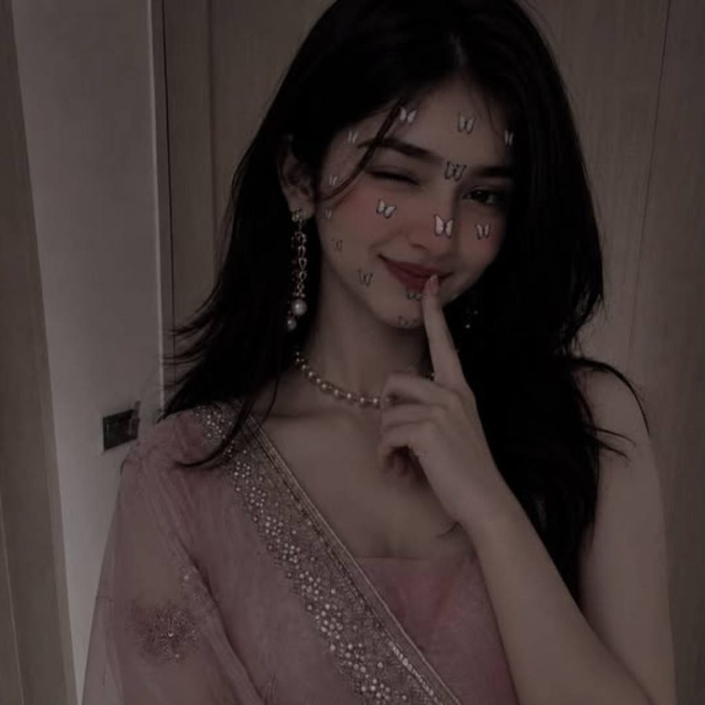 unique DP for WhatsApp Girl